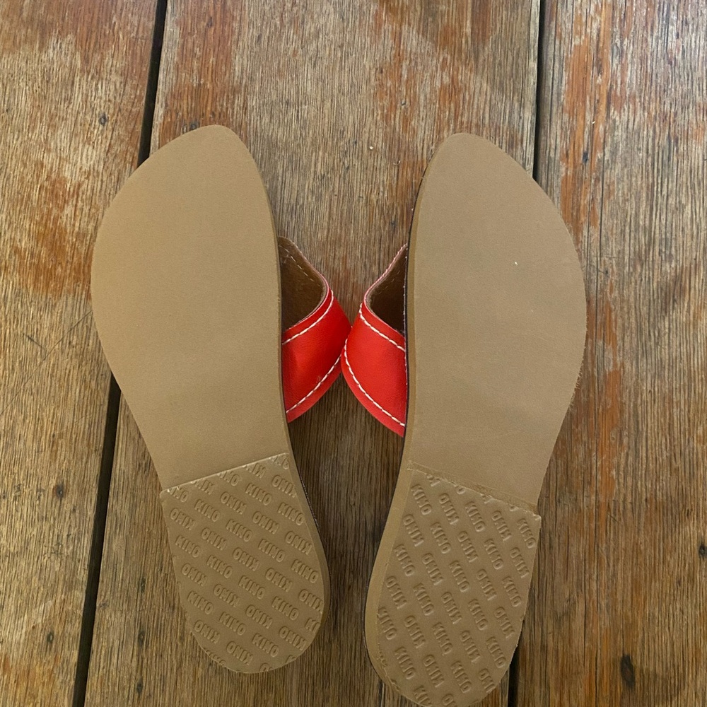 Kino NWOT Women's Red Sandals - Picture 2 of 3